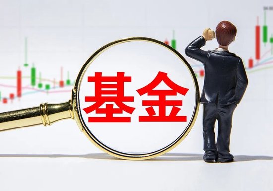半年涨幅183%夺冠	，方正富邦吴昊“一拖多”业绩分化遭争议